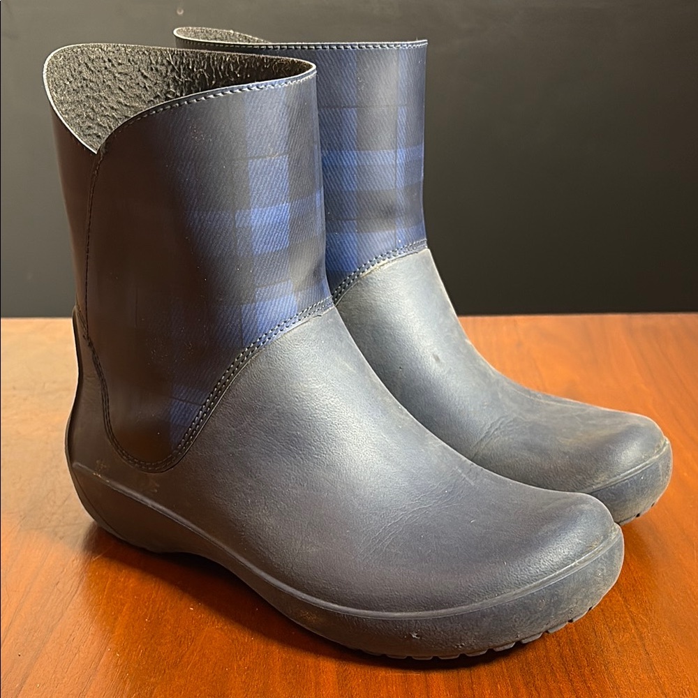 CROCS  Rainfloe Women's Waterproof Rain Ankle Boot Size 6